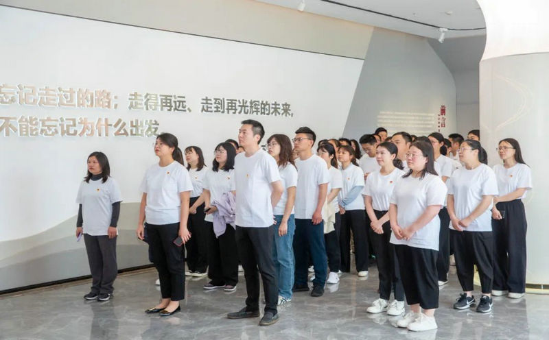 奔競青春共赴熱愛——五四青年節(jié)草地拾光團建活動